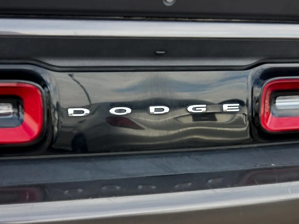 Dodge Challenger photo 12