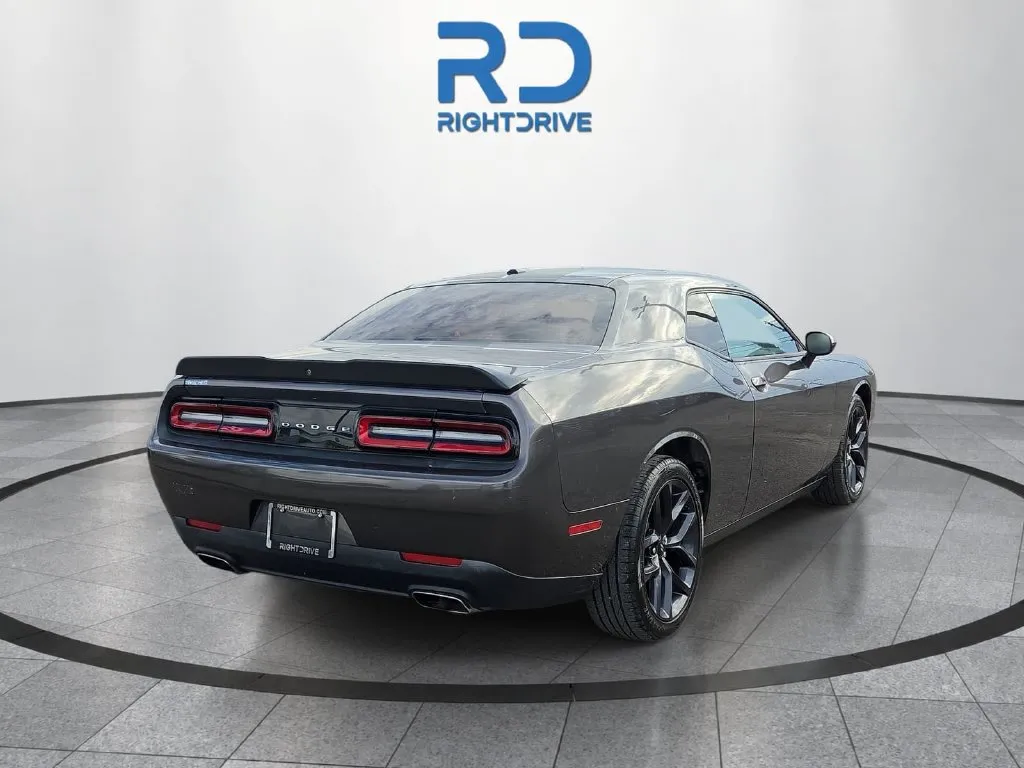 Dodge Challenger photo 3