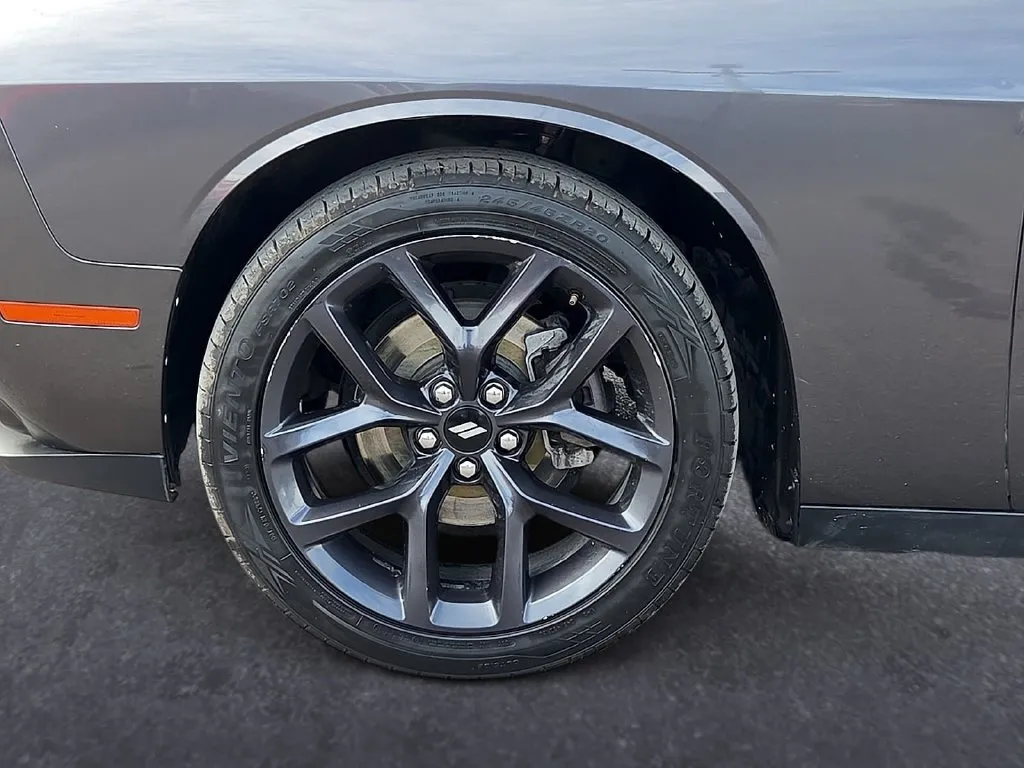 Dodge Challenger photo 9
