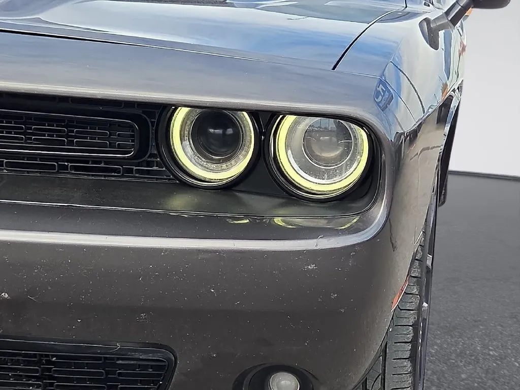 Dodge Challenger photo 8