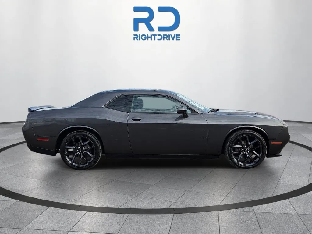 Dodge Challenger photo 2