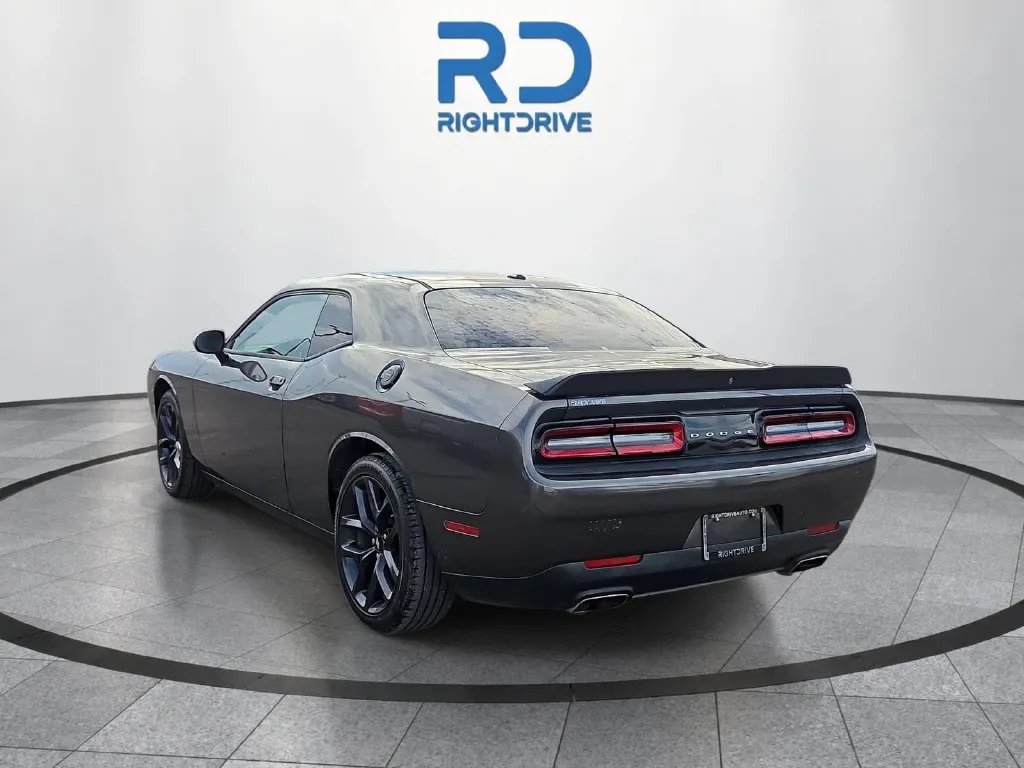 Dodge Challenger photo 4