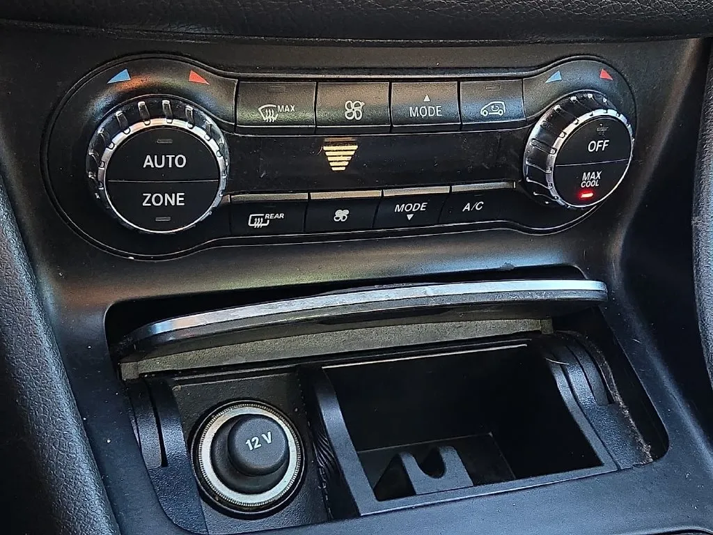 Mercedes-Benz GLA photo 21