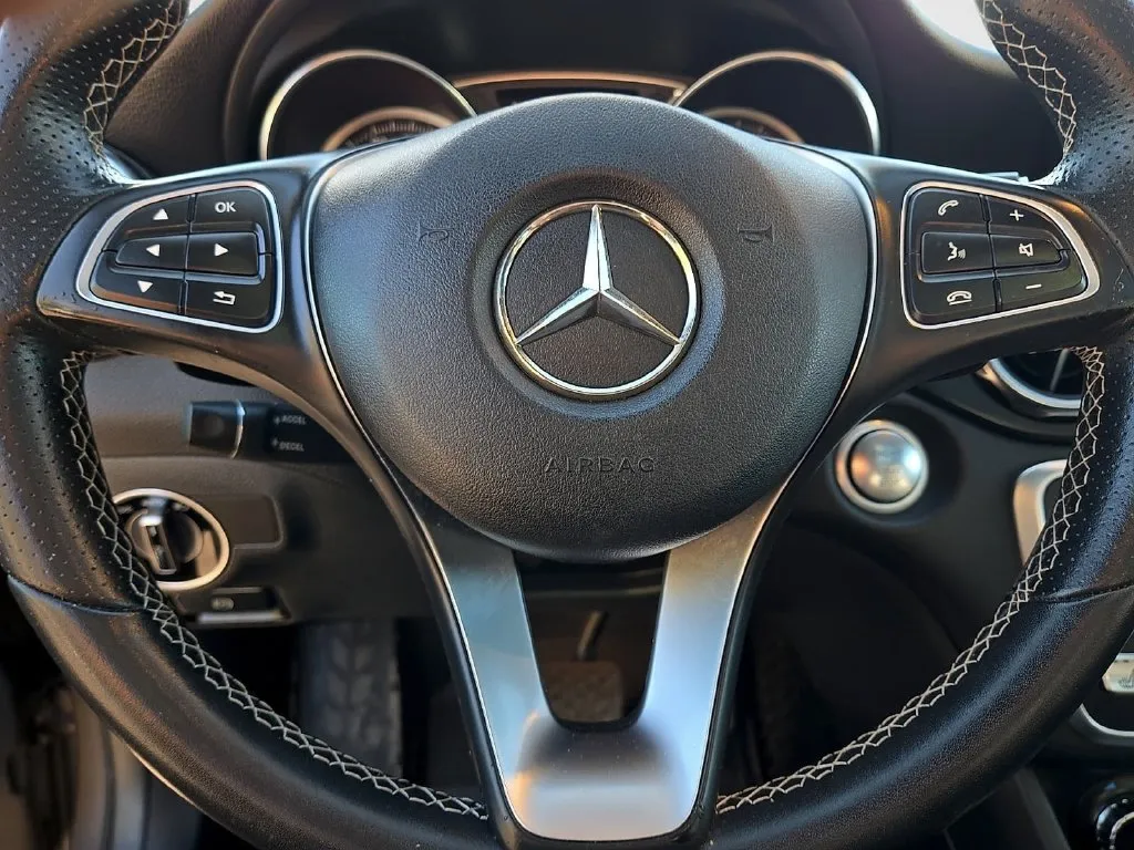 Mercedes-Benz GLA photo 24