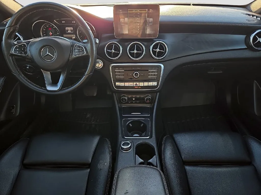 Mercedes-Benz GLA photo 13
