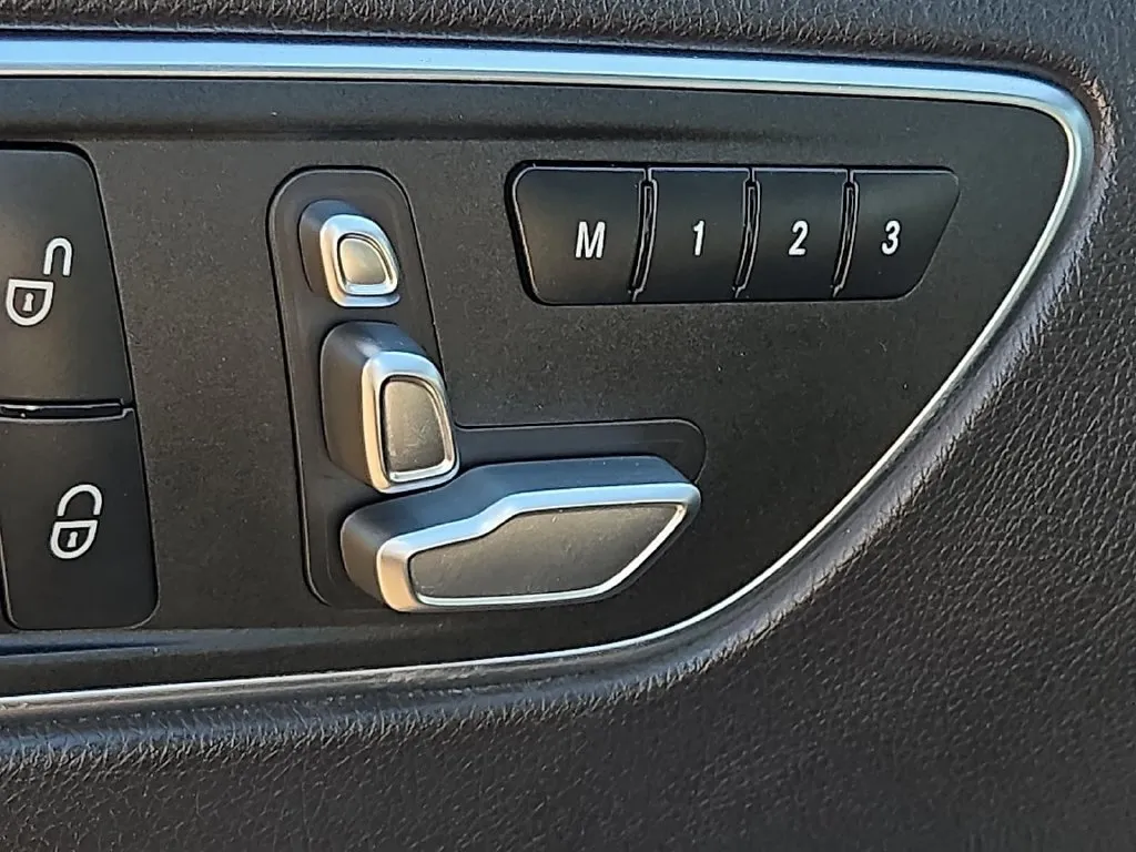 Mercedes-Benz GLA photo 18