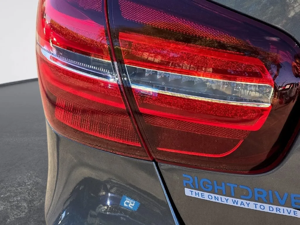 Mercedes-Benz GLA photo 9