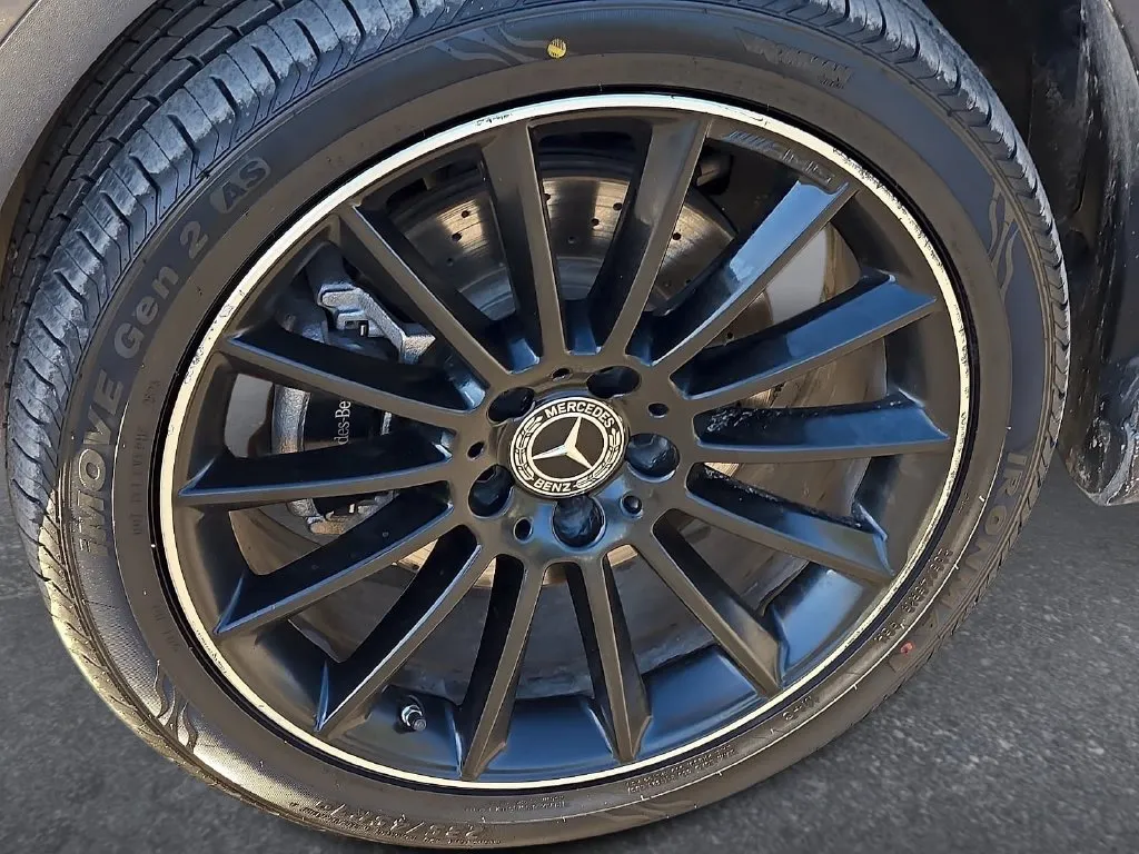 Mercedes-Benz GLA photo 8