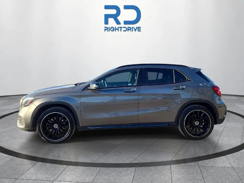Mercedes-Benz GLA photo 5