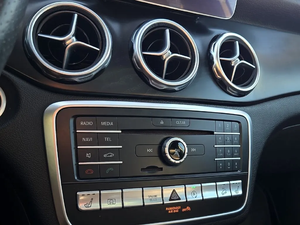 Mercedes-Benz GLA photo 20