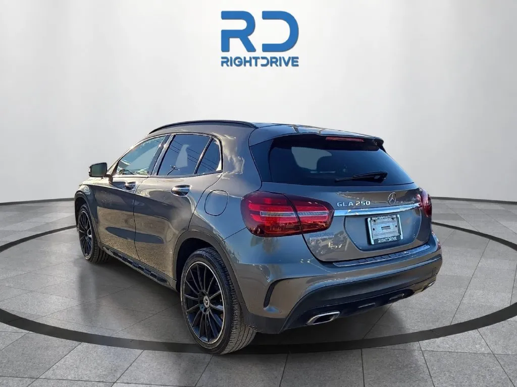 Mercedes-Benz GLA photo 4