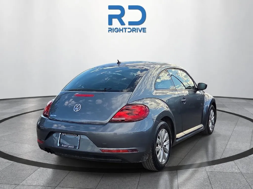 Volkswagen Beetle photo 3