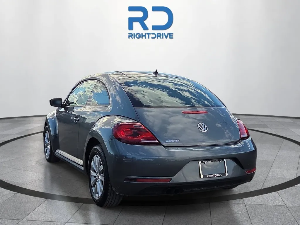 Volkswagen Beetle photo 4
