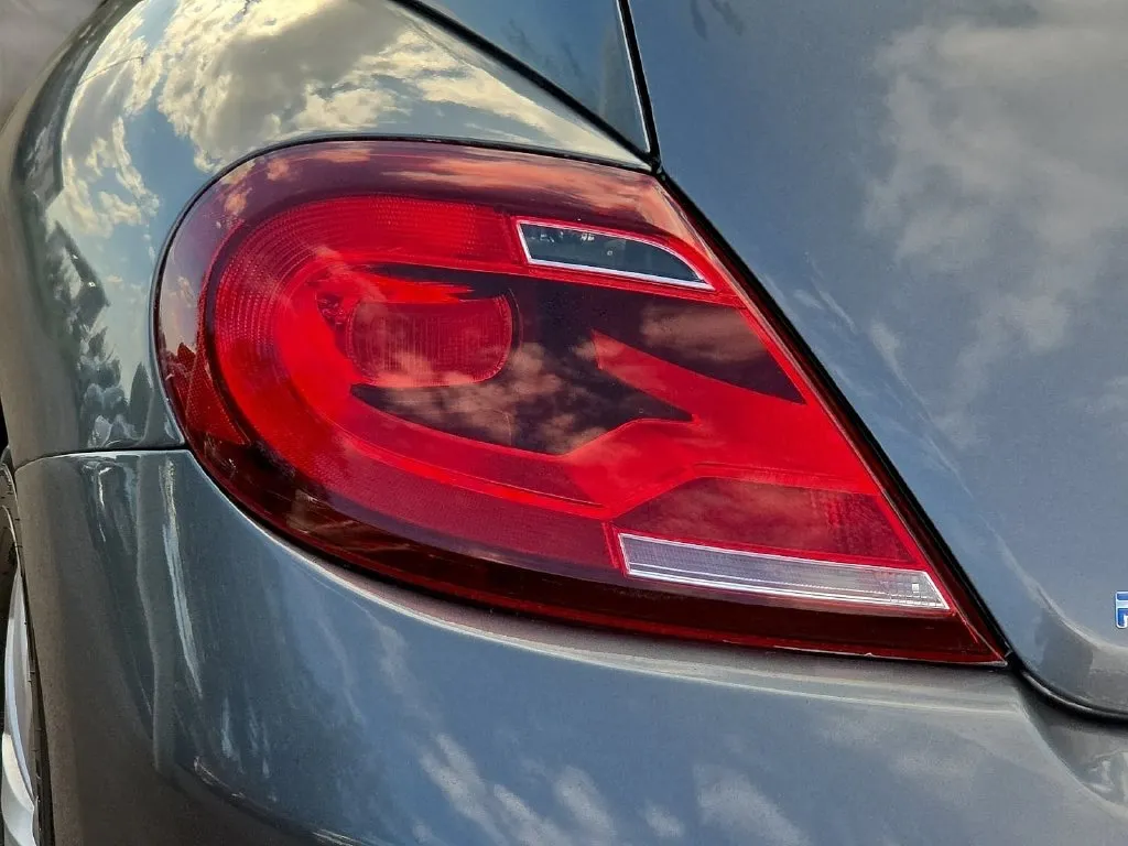Volkswagen Beetle photo 10