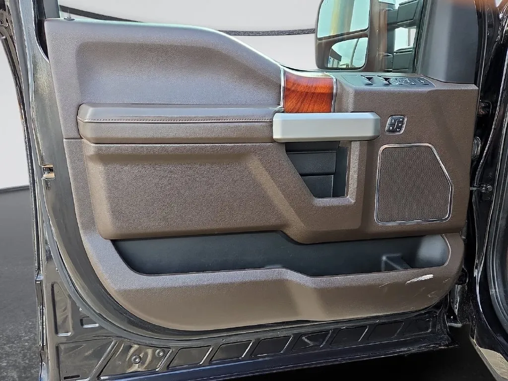 Ford F-250SD photo 16