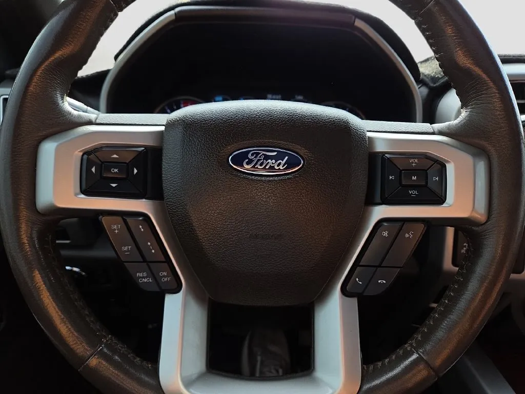 Ford F-250SD photo 24