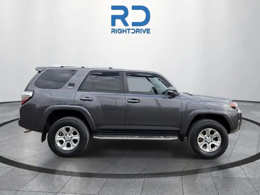 Toyota 4Runner photo 2