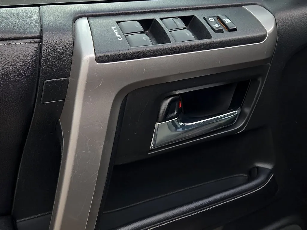Toyota 4Runner photo 17