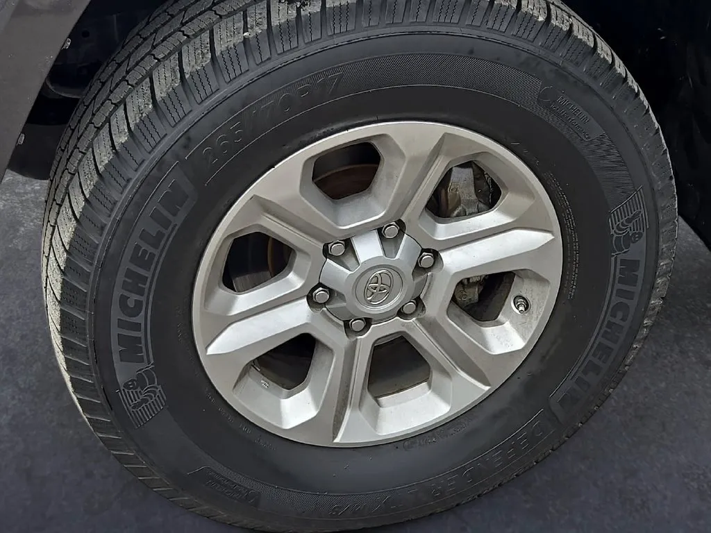 Toyota 4Runner photo 8