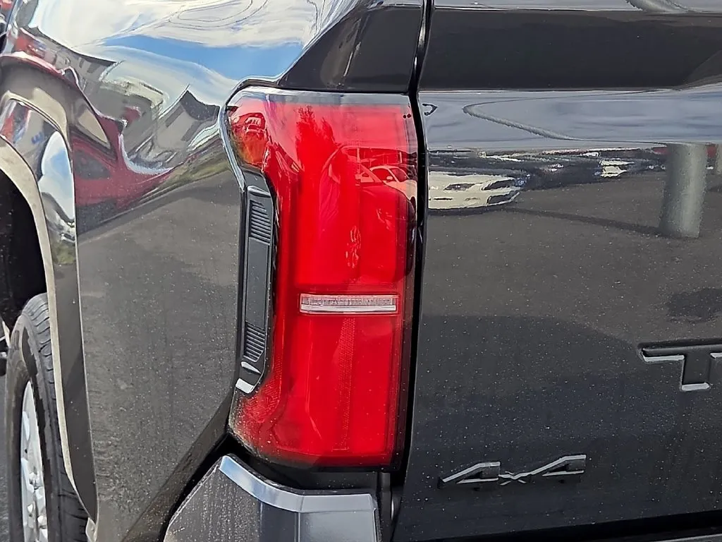 Toyota Tacoma photo 11