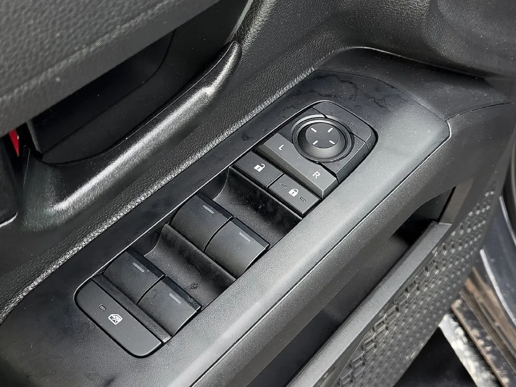 Toyota Tacoma photo 17