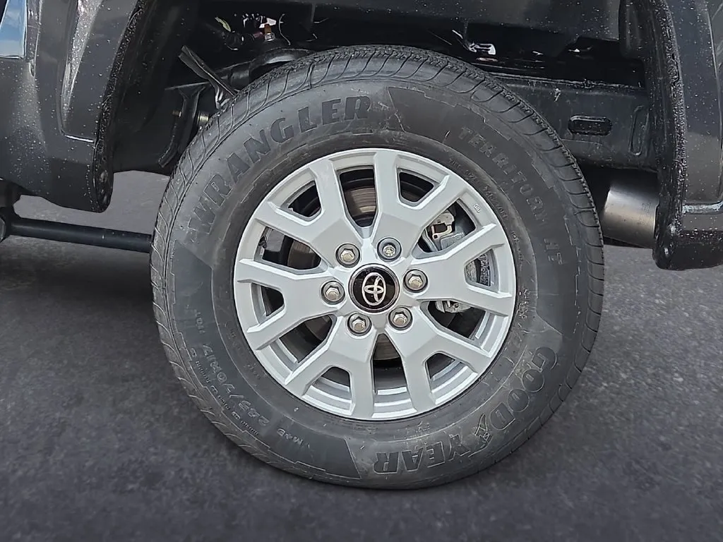 Toyota Tacoma photo 9