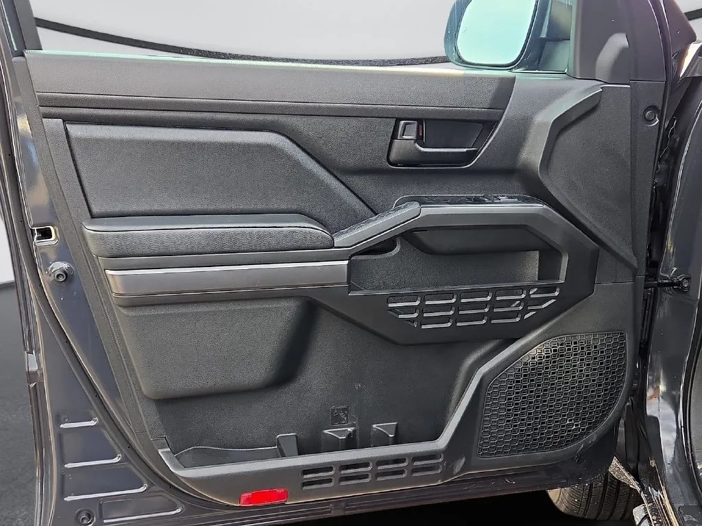 Toyota Tacoma photo 16