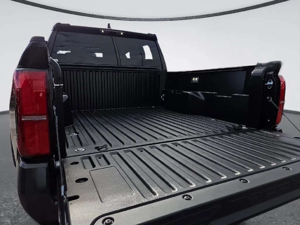 Toyota Tacoma photo 12