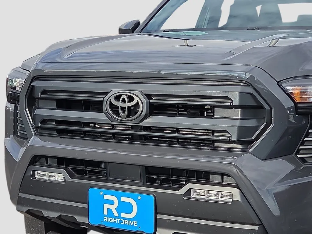 Toyota Tacoma photo 7