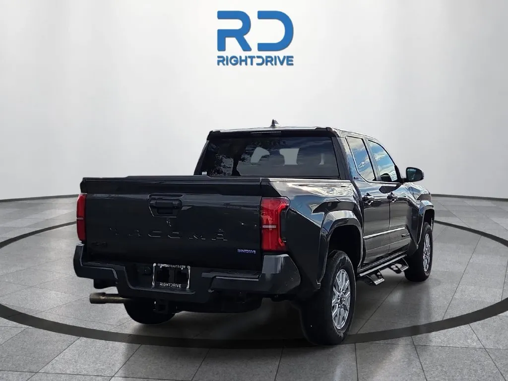Toyota Tacoma photo 3
