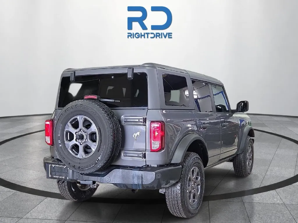 Ford Bronco photo 3