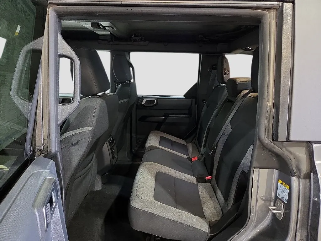 Ford Bronco photo 14