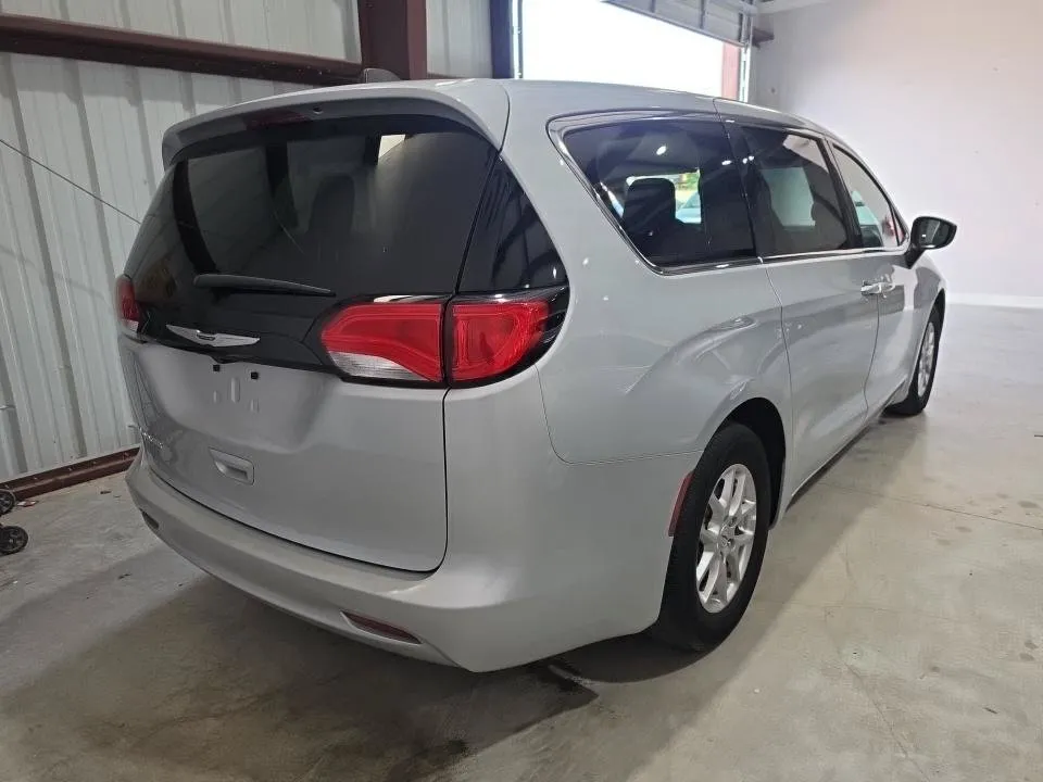 Chrysler Voyager photo 4