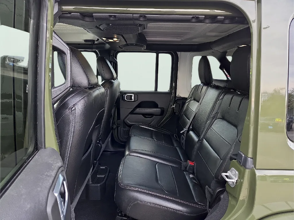 Jeep Wrangler photo 14