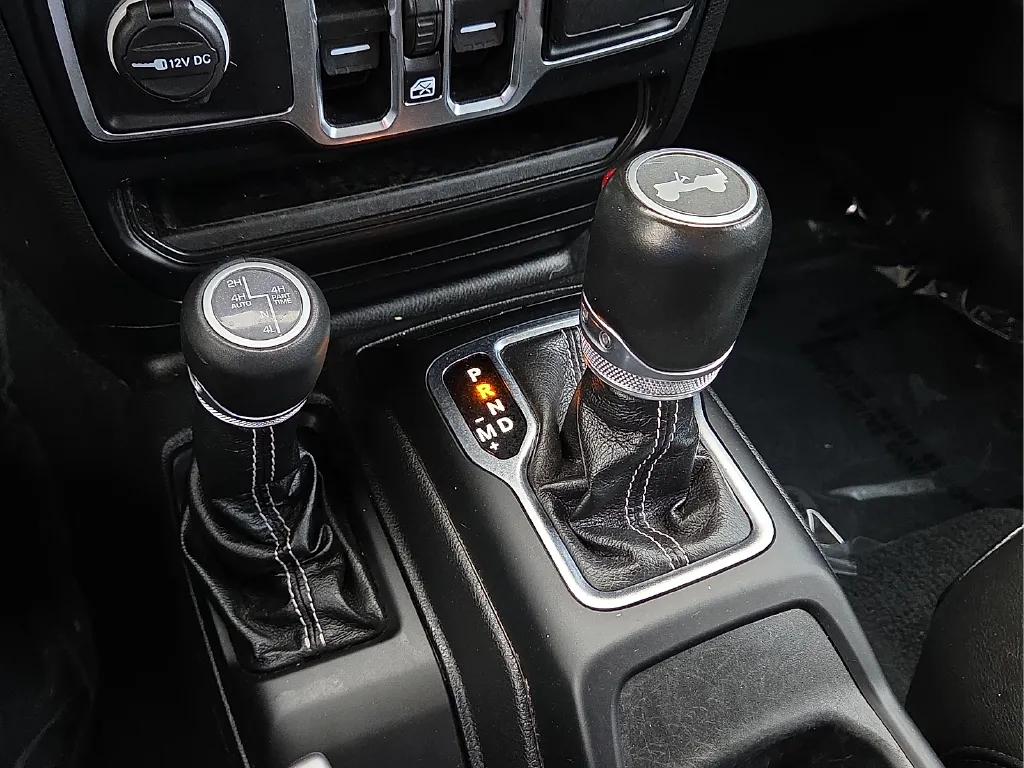 Jeep Wrangler photo 25