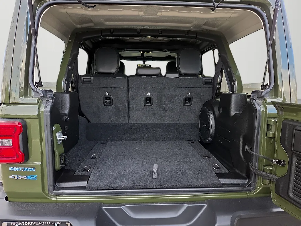 Jeep Wrangler photo 13