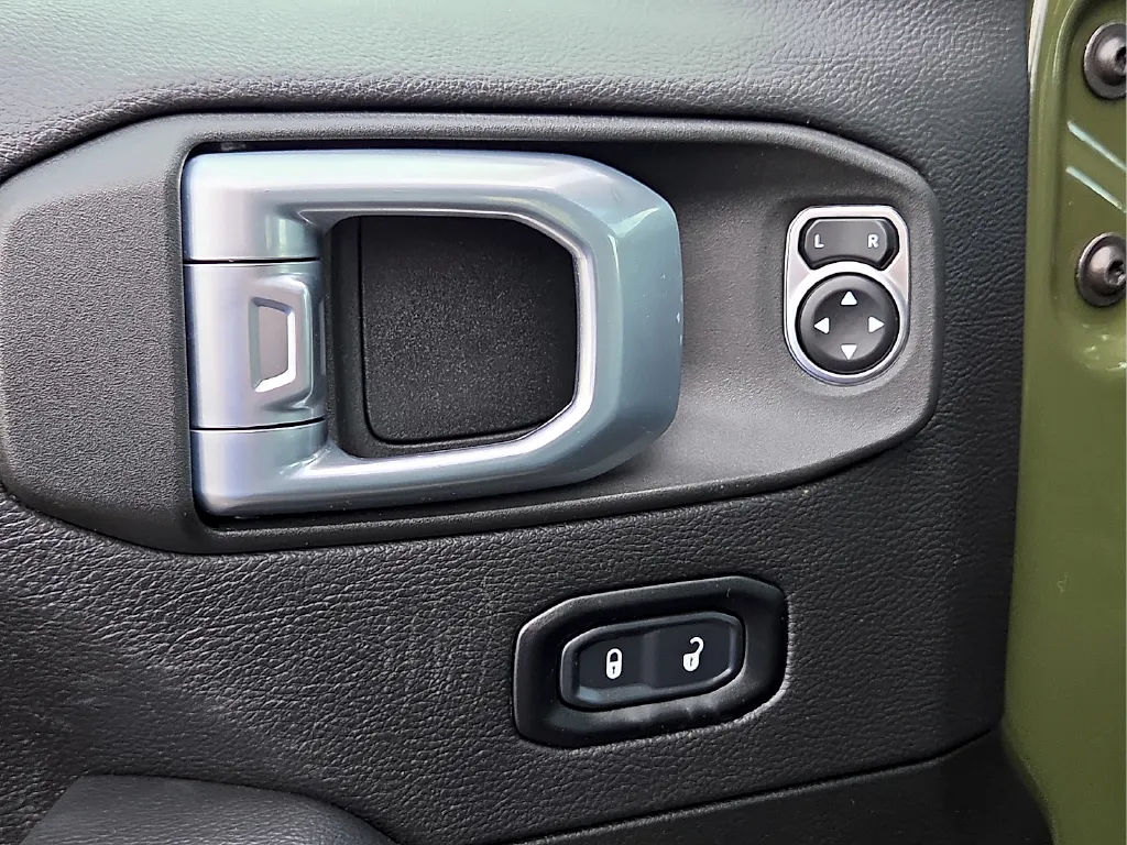 Jeep Wrangler photo 17