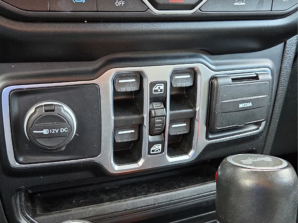 Jeep Wrangler photo 20