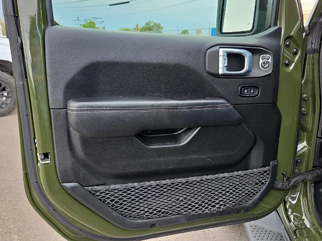 Jeep Wrangler photo 16