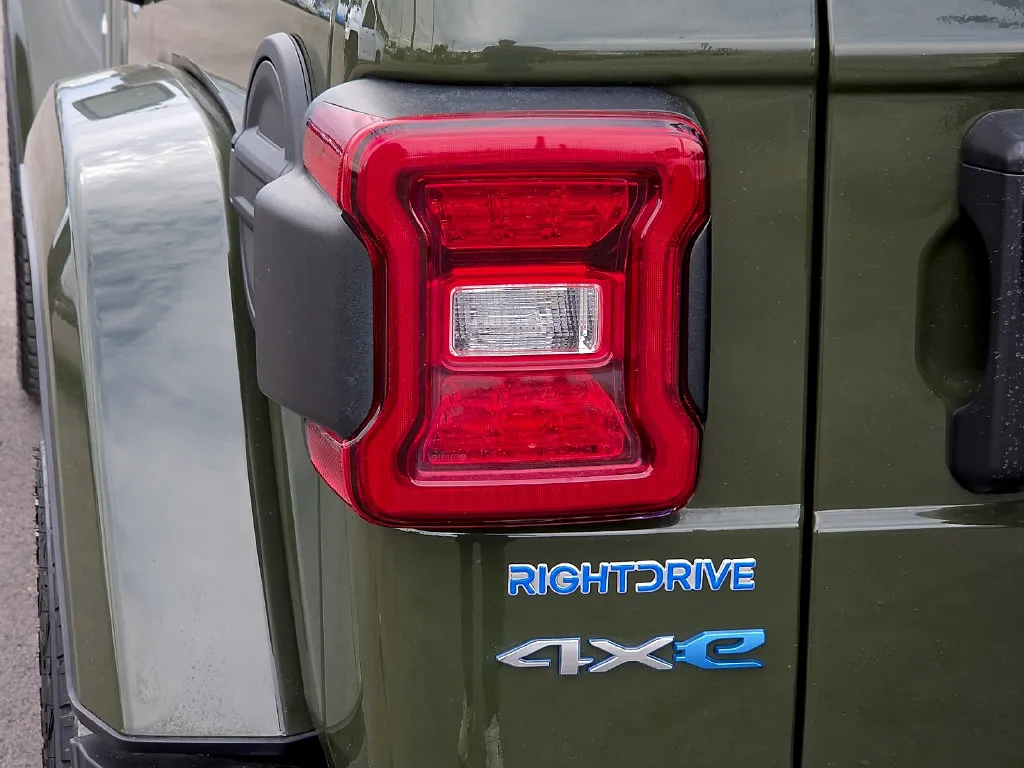 Jeep Wrangler photo 12