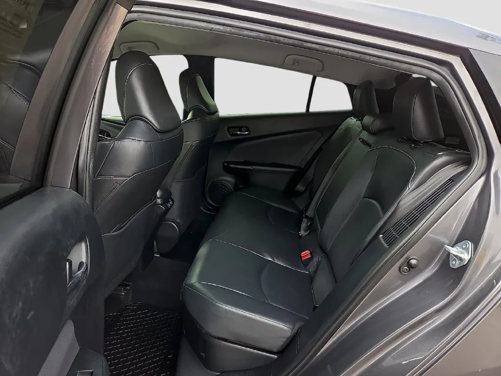 Toyota Prius photo 14