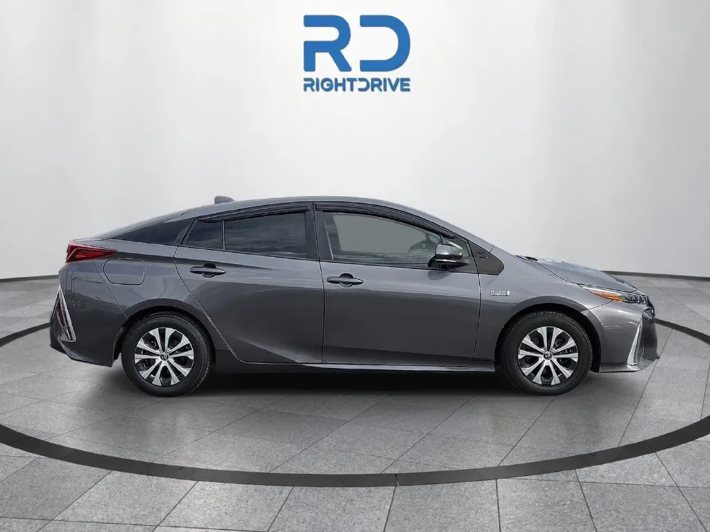 Toyota Prius photo 2