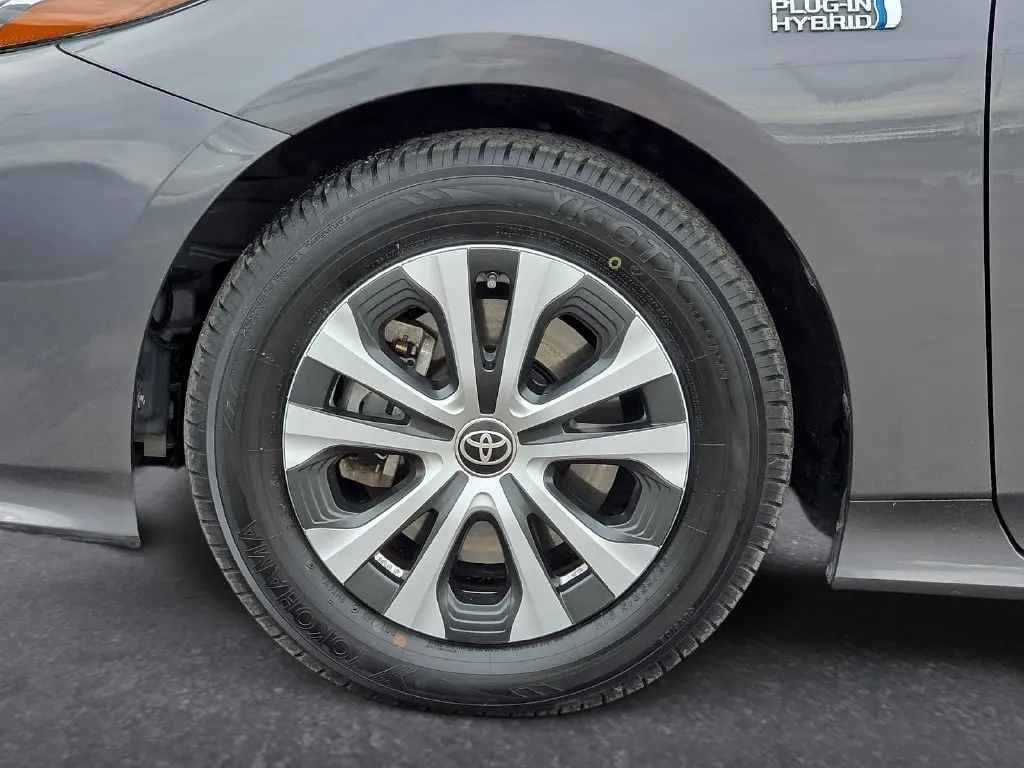 Toyota Prius photo 9