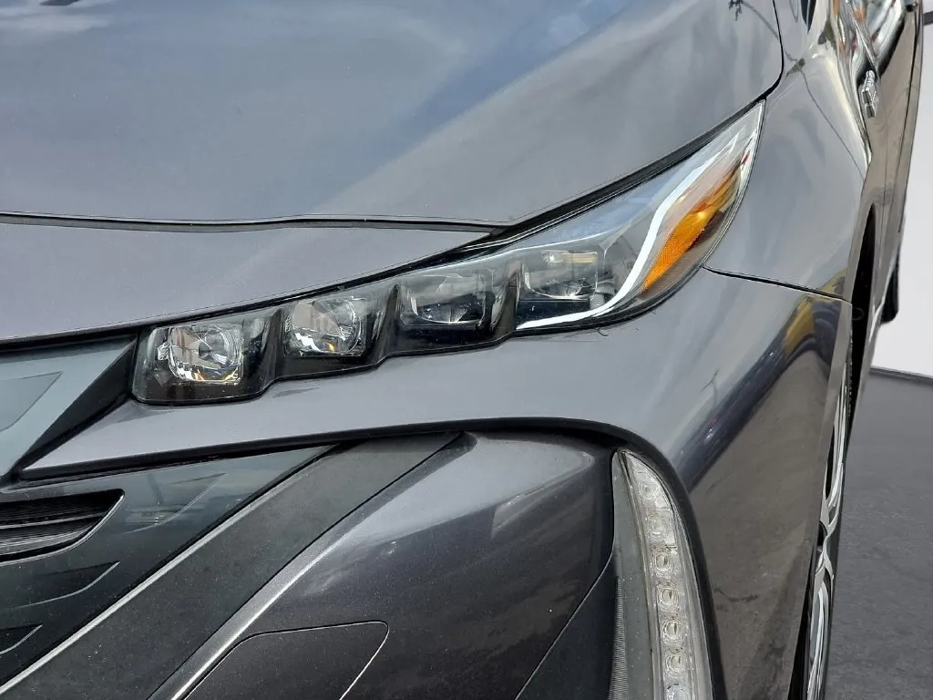 Toyota Prius photo 8