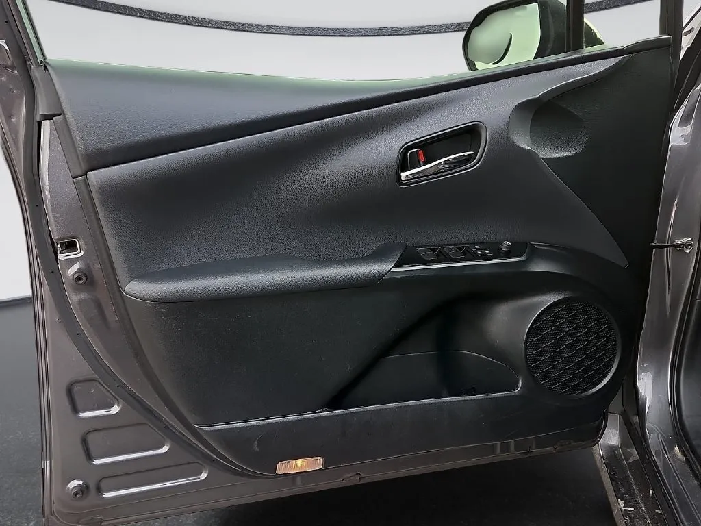 Toyota Prius photo 16