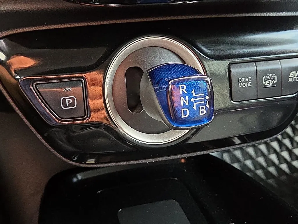 Toyota Prius photo 25