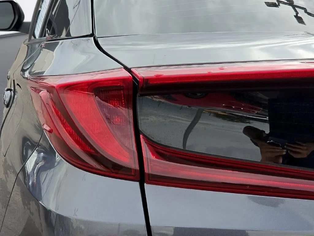 Toyota Prius photo 11