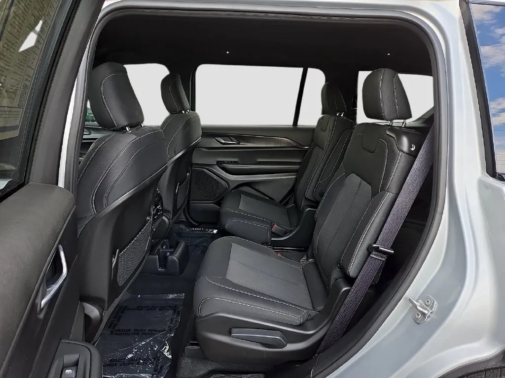 Jeep Grand Cherokee L photo 15