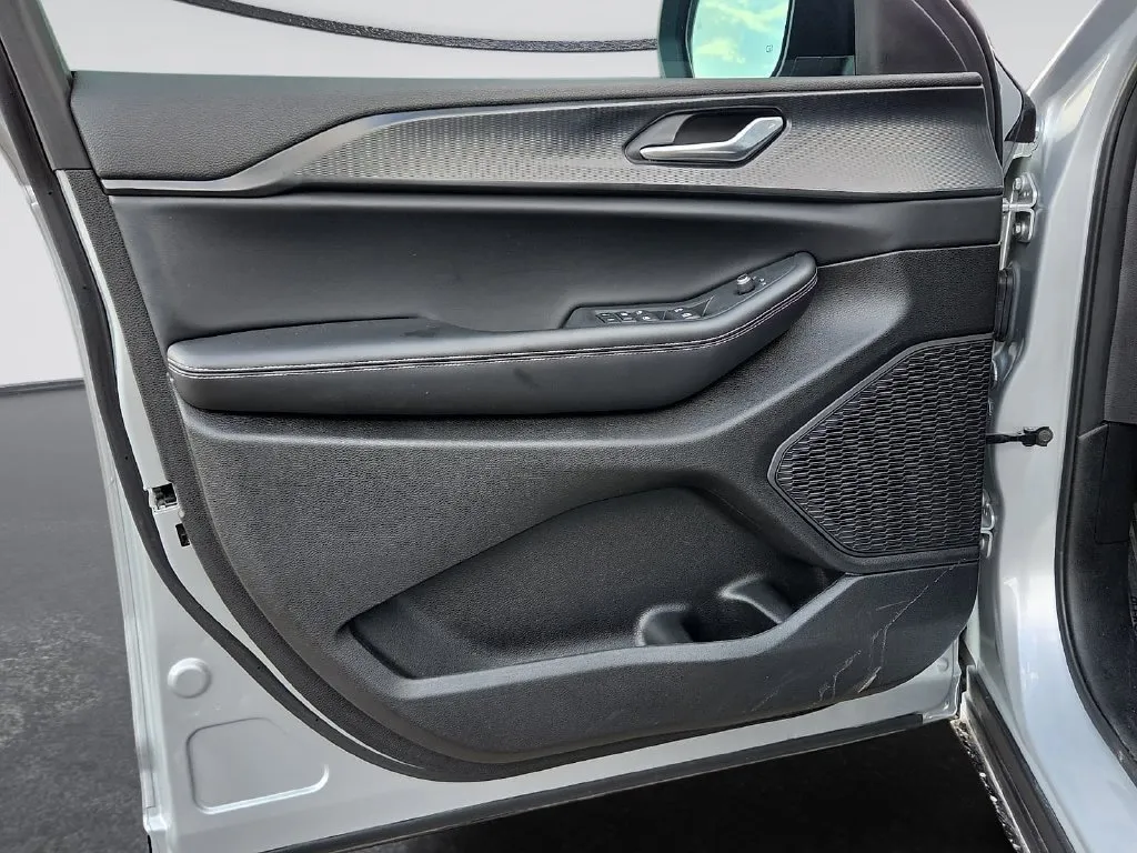 Jeep Grand Cherokee L photo 17