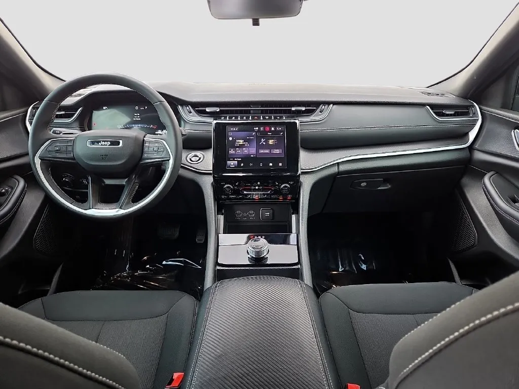Jeep Grand Cherokee L photo 16